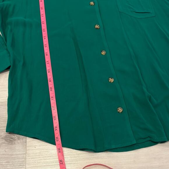 Chaser NWOT Oversized Button Down Shirt with Notched Collar and Long Sleeves. - Picture 7 of 7